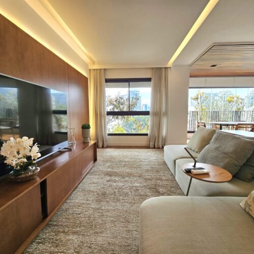 A. Living, varanda, cozinha (1)