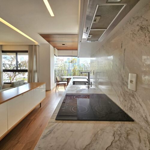 A. Living, varanda, cozinha (10)