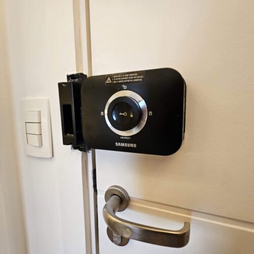 A. Living, varanda, cozinha (13)