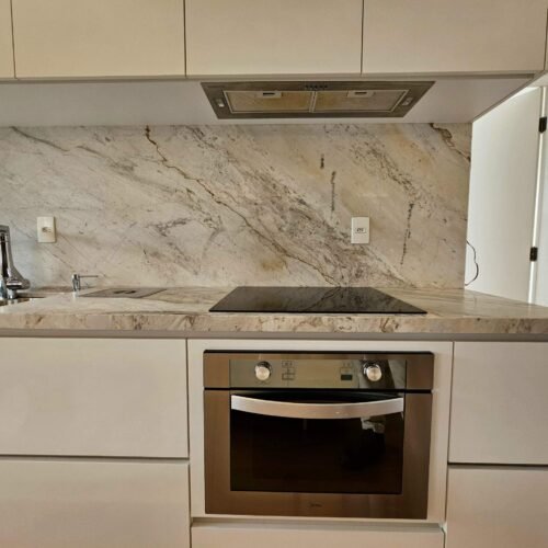 A. Living, varanda, cozinha (14)