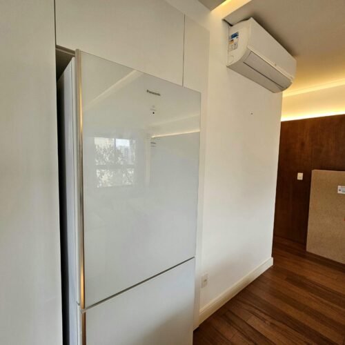 A. Living, varanda, cozinha (17)