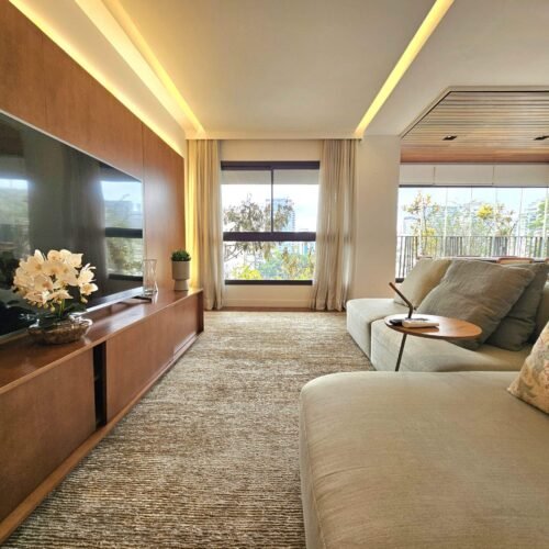 A. Living, varanda, cozinha (2)