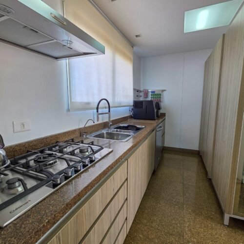 Cozinha com armários e eletros Kitchen-Aid (4)