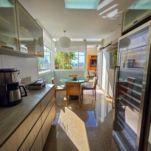 Cozinha com armários e eletros Kitchen-Aid (6)