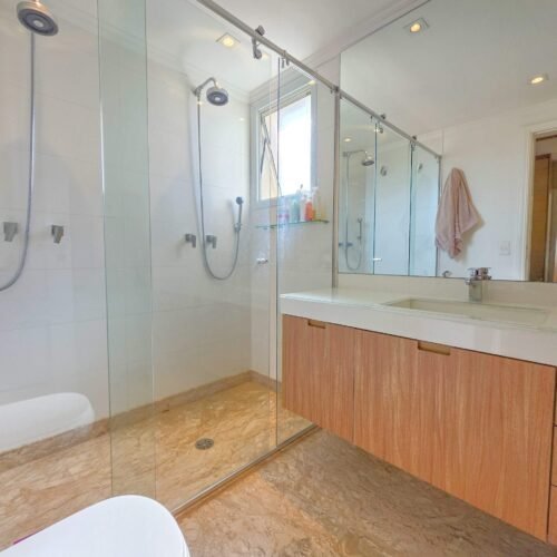 Suíte Máster com 2 banheiros e closet (5)